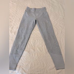 Alo Yoga SZ Small like- new ankle length (highwaisted) leggings. Heather gray🩶